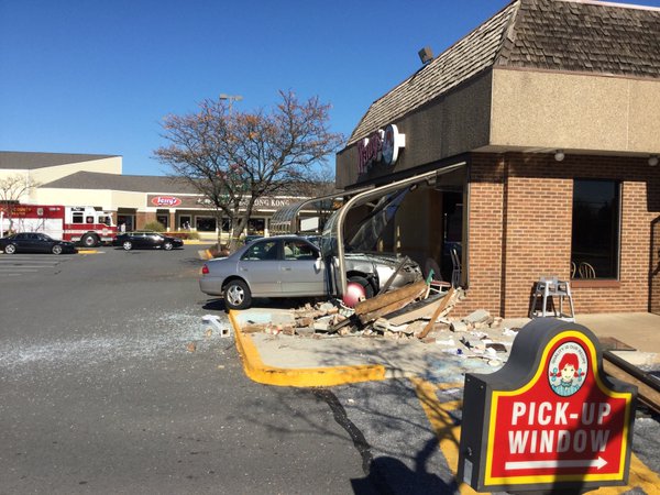 3 hurt when car crashes into Fairfax Co. Wendy’s