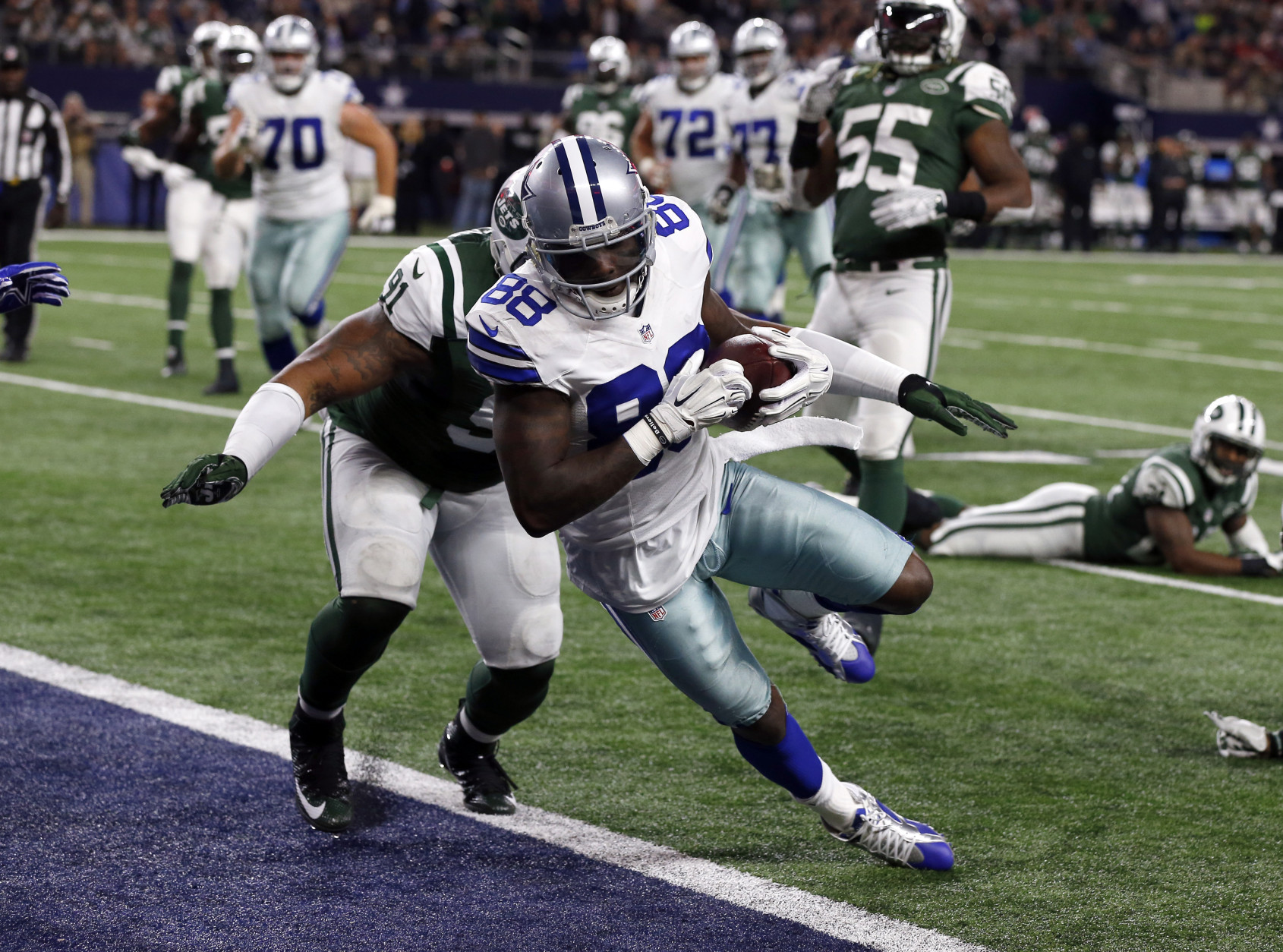 New York Jets defensive end Sheldon Richardson (91) is unable to stop Dallas Cowboys' Dez Bryant (88) from entering the end zone for a touchdown after catching a pass from quarterback Kellen Moore in the first half of an NFL football game, Saturday, Dec. 19, 2015, in Arlington, Texas. (AP Photo/Brandon Wade)