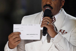 Steve Harvey holds up the card showing the winners after he incorrectly announced Miss Colombia Ariadna Gutierrez as the winner at the Miss Universe pageant on Sunday, Dec. 20, 2015, in Las Vegas. Miss Philippines Pia Alonzo Wurtzbach was named Miss Universe. (AP Photo/John Locher)