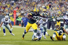 Green Bay Packers' Eddie Lacy runs during the first half of an NFL football game against the Dallas Cowboys Sunday, Dec. 13, 2015, in Green Bay, Wis. (AP Photo/Mike Roemer)