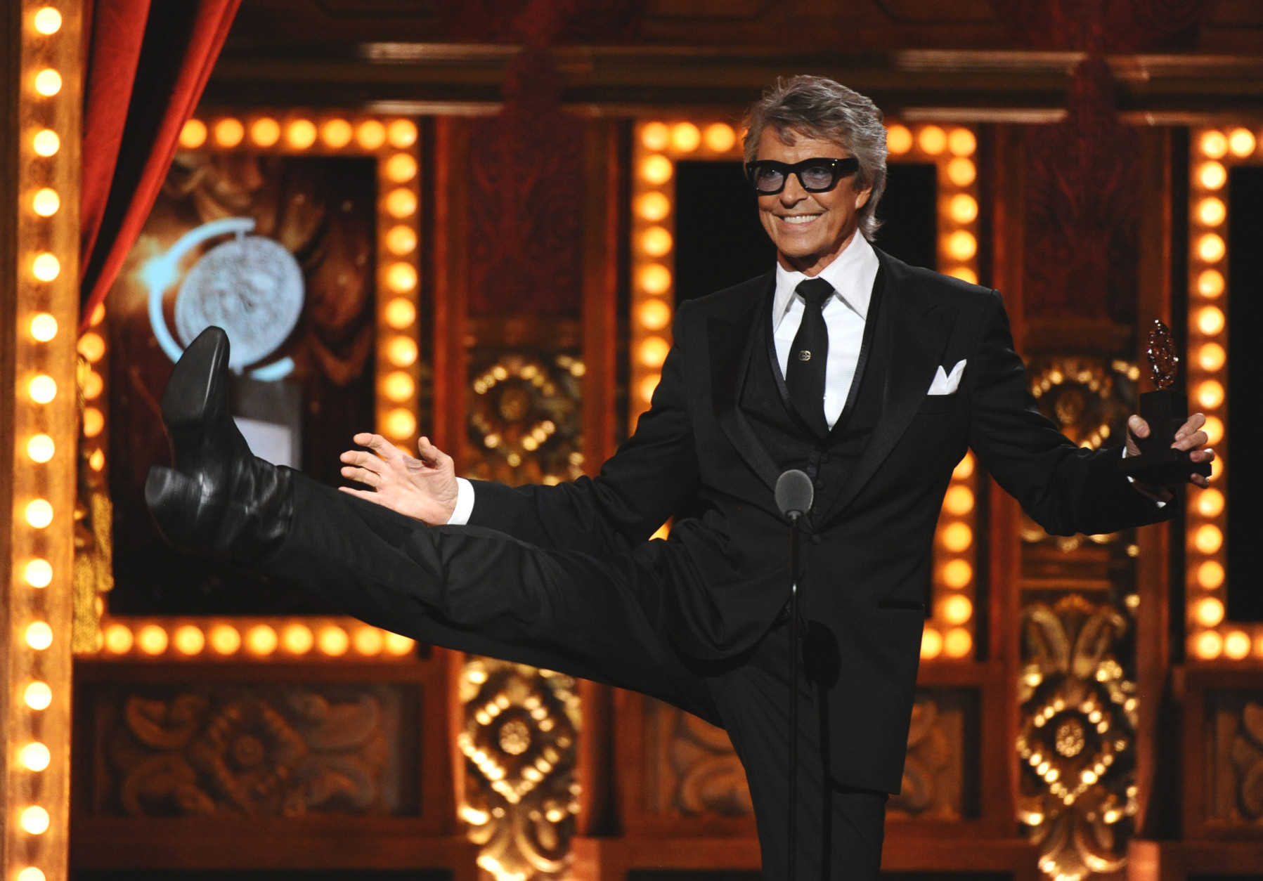 Tommy Tune accepts the Tony for lifetime achievement award at the 69th annual Tony Awards at Radio City Music Hall on Sunday, June 7, 2015, in New York. (Photo by Charles Sykes/Invision/AP)
