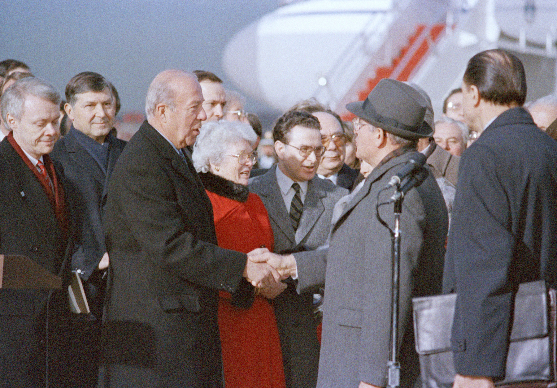 Secretary of State George Shultz welcomes Soviet Secretary General of the Communist Party Mikhail Gorbachev at Andrews Air Force Base on Monday, December 1987. Gorbachev is in the United States for talks with President Reagan on peace. (AP Photo/Boris Yurchenko)