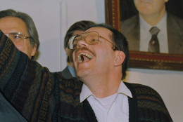 Terry Anderson, chief Middle East correspondent for the Associated Press, waves as he enters a news conference in the Syrian Foreign Ministry in Damascus, Wednesday, Dec. 4, 1991. Anderson was held captive for nearly seven years before being released on Wednesday. (AP Photo/Santiago Lyon)