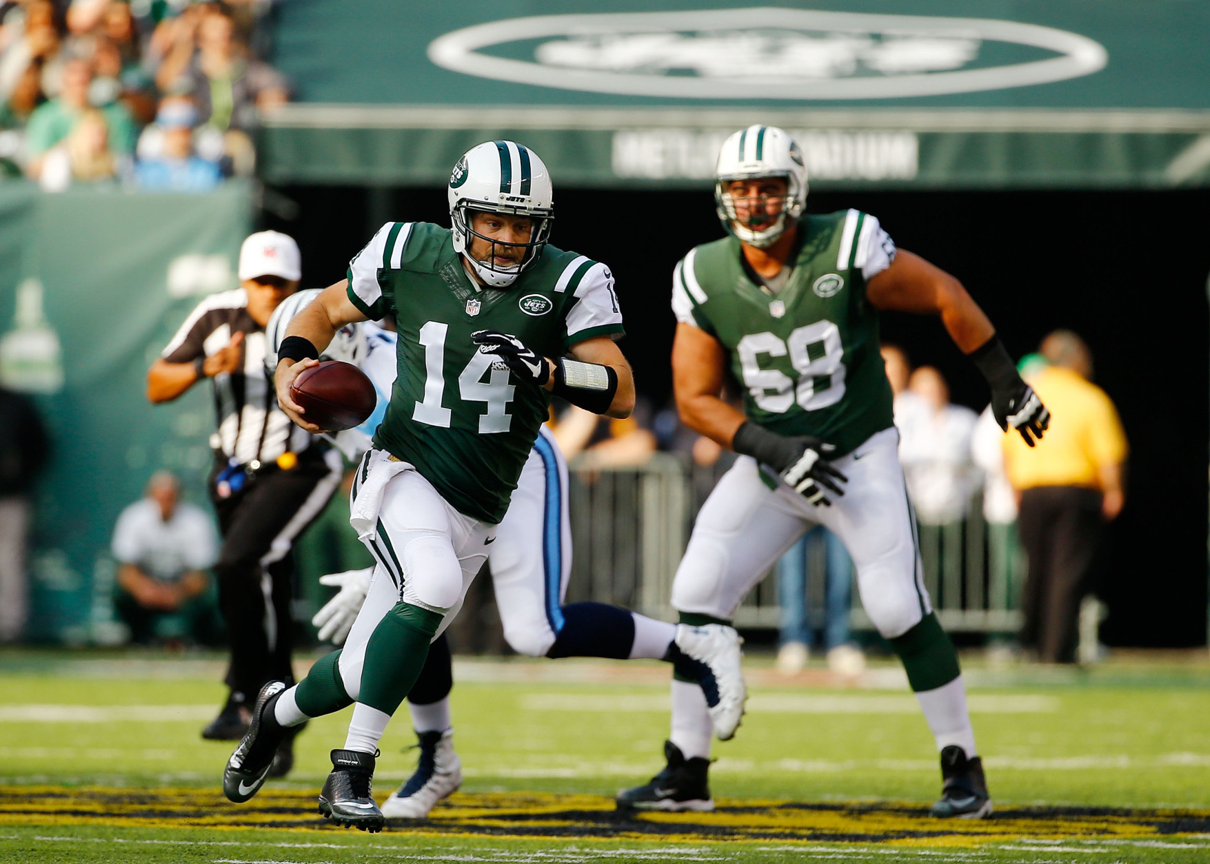 EAST RUTHERFORD, NJ - DECEMBER 13:  Ryan Fitzpatrick #14 of the New York Jets runs the ball against the Tennessee Titans in the first quarter during their game at MetLife Stadium on December 13, 2015 in East Rutherford, New Jersey.  (Photo by Al Bello/Getty Images)