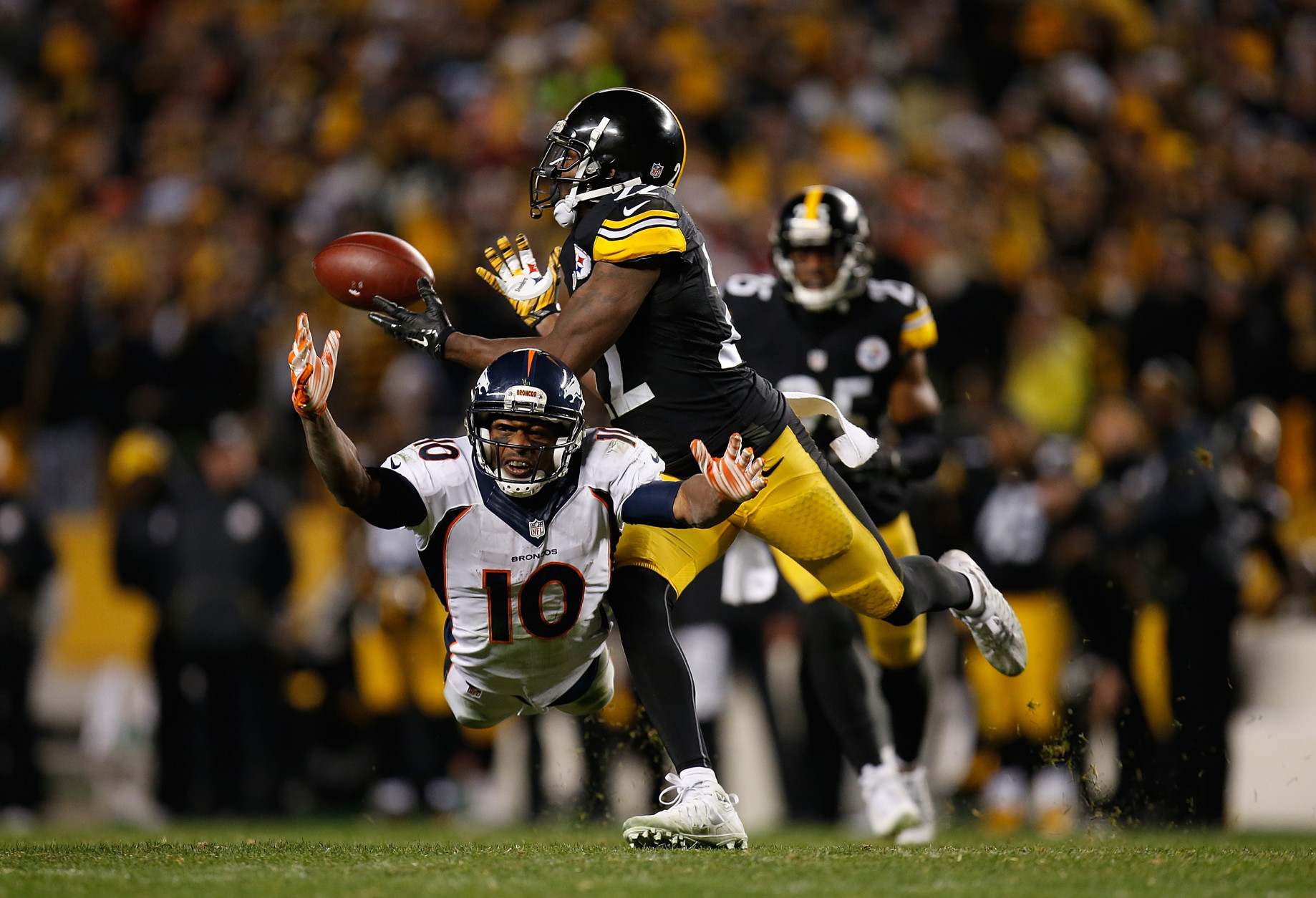 PITTSBURGH, PA - DECEMBER 20:  William Gay #22 of the Pittsburgh Steelers blocks a pass to Emmanuel Sanders #10 of the Denver Broncos in the fourth quarter of the game at Heinz Field on December 20, 2015 in Pittsburgh, Pennsylvania. (Photo by Gregory Shamus/Getty Images)