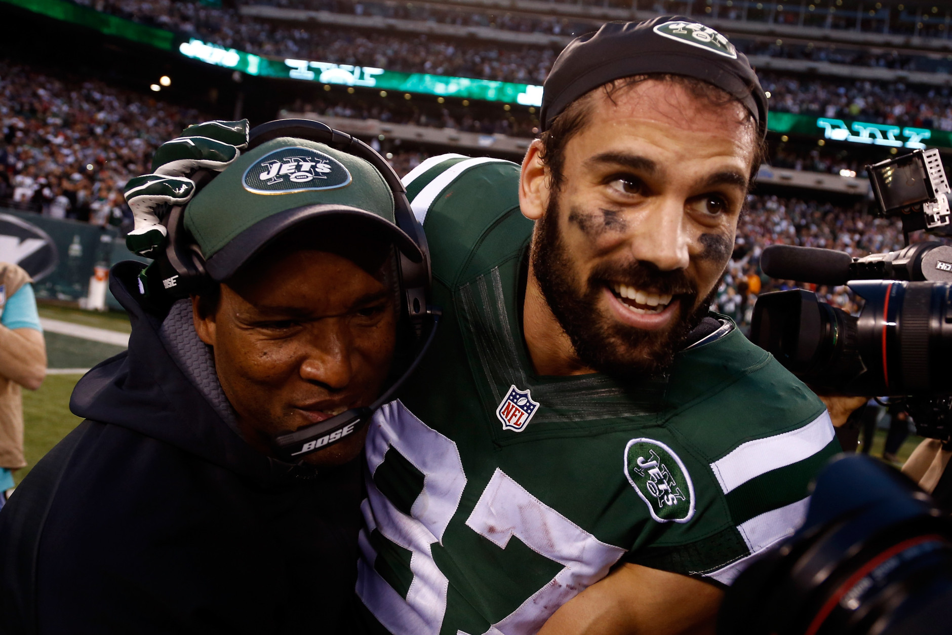 EAST RUTHERFORD, NJ - DECEMBER 27:  Eric Decker #87 of the New York Jets celebrates after defeating the New England Patriots in overtime of their game at MetLife Stadium on December 27, 2015 in East Rutherford, New Jersey.  The Jets defeated the Patriots with a score of 26 to 20 in overtime.  (Photo by Jeff Zelevansky/Getty Images)
