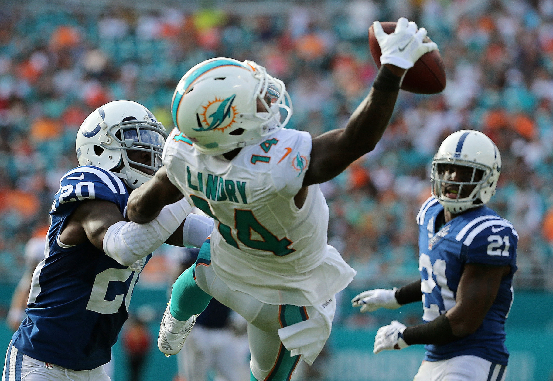 MIAMI GARDENS, FL - DECEMBER 27:  Jarvis Landry #14 of the Miami Dolphins makes a one handed catch during a game against the Indianapolis Colts at Sun Life Stadium on December 27, 2015 in Miami Gardens, Florida.  (Photo by Mike Ehrmann/Getty Images)