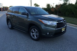 With seating for up to 8 people and a price that starts around $30,000, the Toyota Highlander checks many boxes that buyers are looking for. (WTOP/Mike Parris)