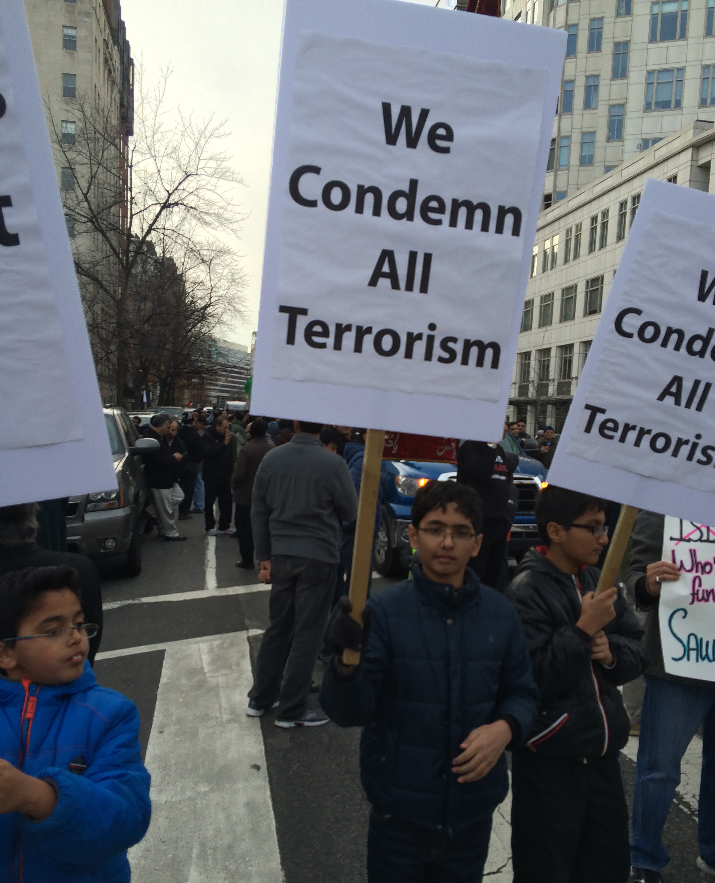 Anti-terror message marks local Muslims’ yearly religious procession to White House