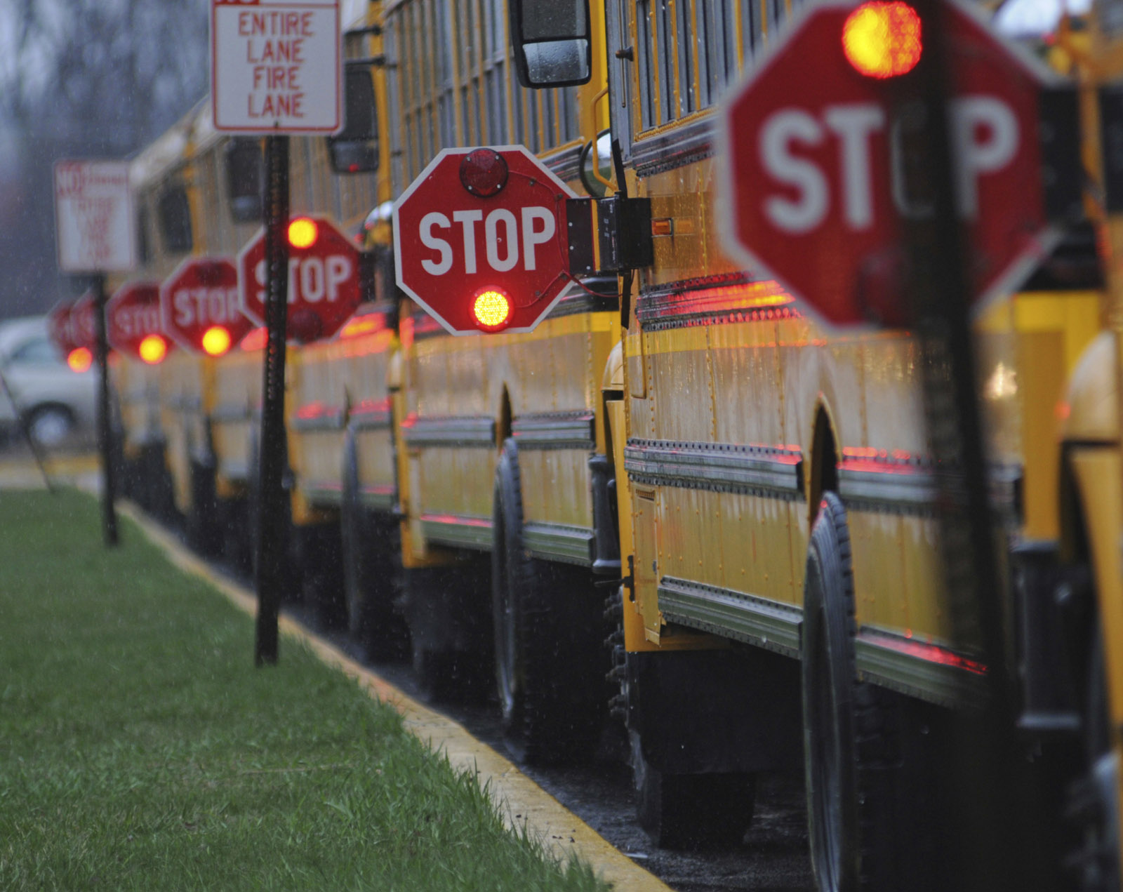 Va. lawmaker wants to fine drivers who illegally pass buses