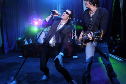 Scott Weiland, left, and Dean DeLeo of Stone Temple Pilots perform at a special private performance in Los Angeles, Monday, April 7, 2008. The band announced that they will be reuniting and will launch their first national tour in almost eight years. (AP Photo/Chris Pizzello)