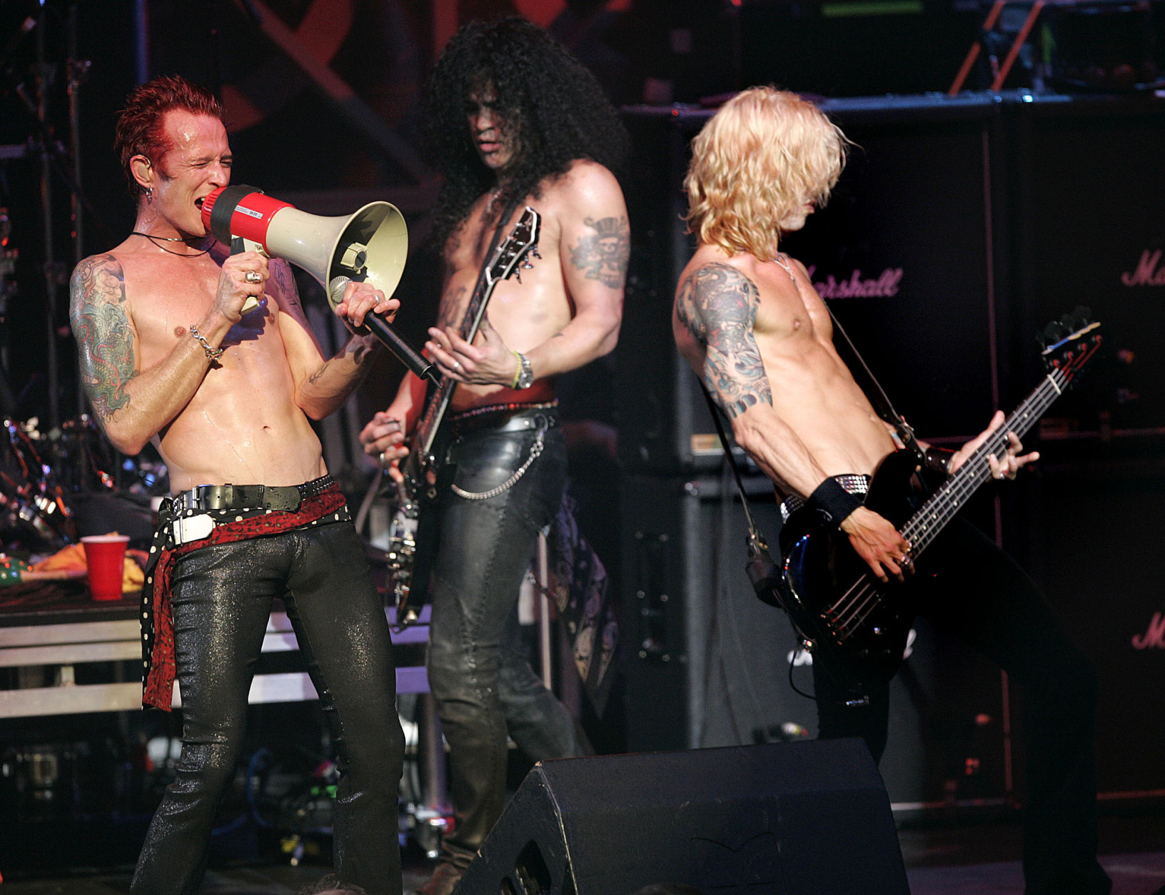 Scott Weiland, Slash and Duff McKagan of Velvet Revolver perform during the 2004 KROQ Almost Acoustic Christmas at the Universal Amphitheatre in Universal City, Calif., Sunday, Dec. 12, 2004.  (AP Photo/Chris Polk)
