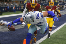 Dallas Cowboys tight end Jason Witten (82) reaches the ball past the goal line for a touchdown after catching a four yard pass as Washington Redskins' Jeron Johnson, left, and Mason Foster (54) right rear, defend in the first half of an NFL football game, Sunday, Jan. 3, 2016, in Arlington, Texas. (AP Photo/Michael Ainsworth)