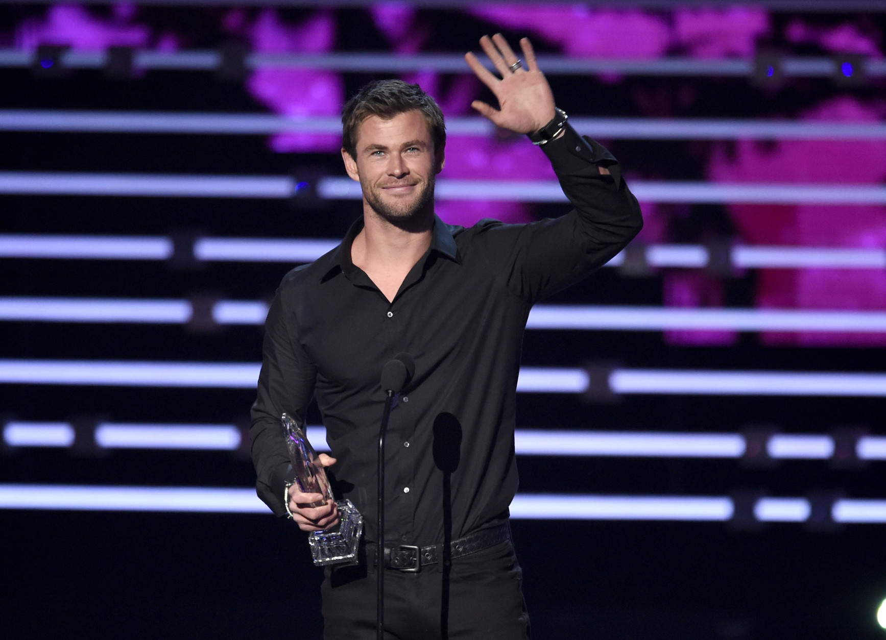 Chris Hemsworth accepts the award for favorite action movie actor for Avengers: Age Of Ultron at the People's Choice Awards at the Microsoft Theater on Wednesday, Jan. 6, 2016, in Los Angeles. (Photo by Chris Pizzello/Invision/AP)