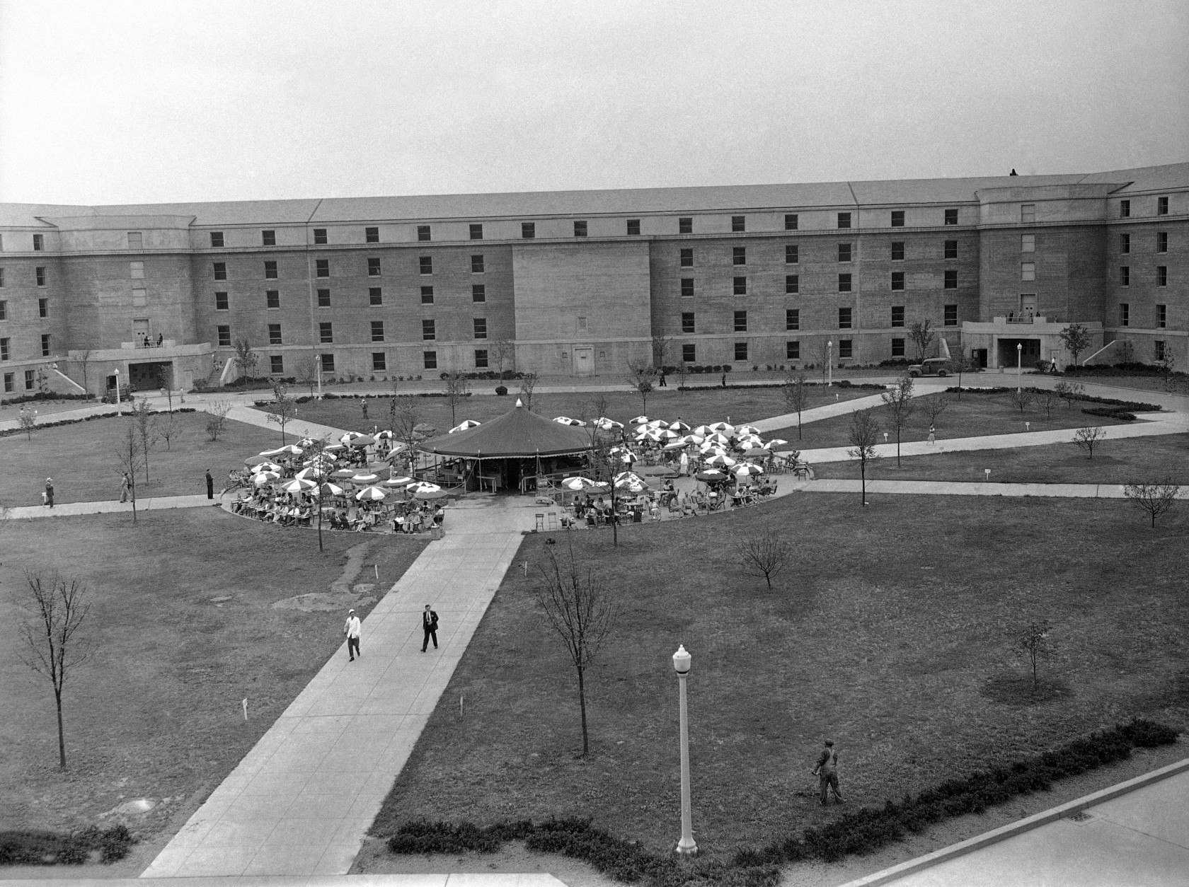 General view of the court in the Pentagon Building in Washington on July 10, 1943, showing the restaurant surrounded by umbrella covered tables where employees enjoy outdoor lunches. (AP Photo)