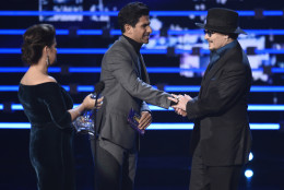 Marcia Gay Harden, left, and Raza Jaffrey present the award for favorite dramatic movie actor to Johnny Depp for "Black Mass" at the People's Choice Awards at the Microsoft Theater on Wednesday, Jan. 6, 2016, in Los Angeles. (Photo by Chris Pizzello/Invision/AP)