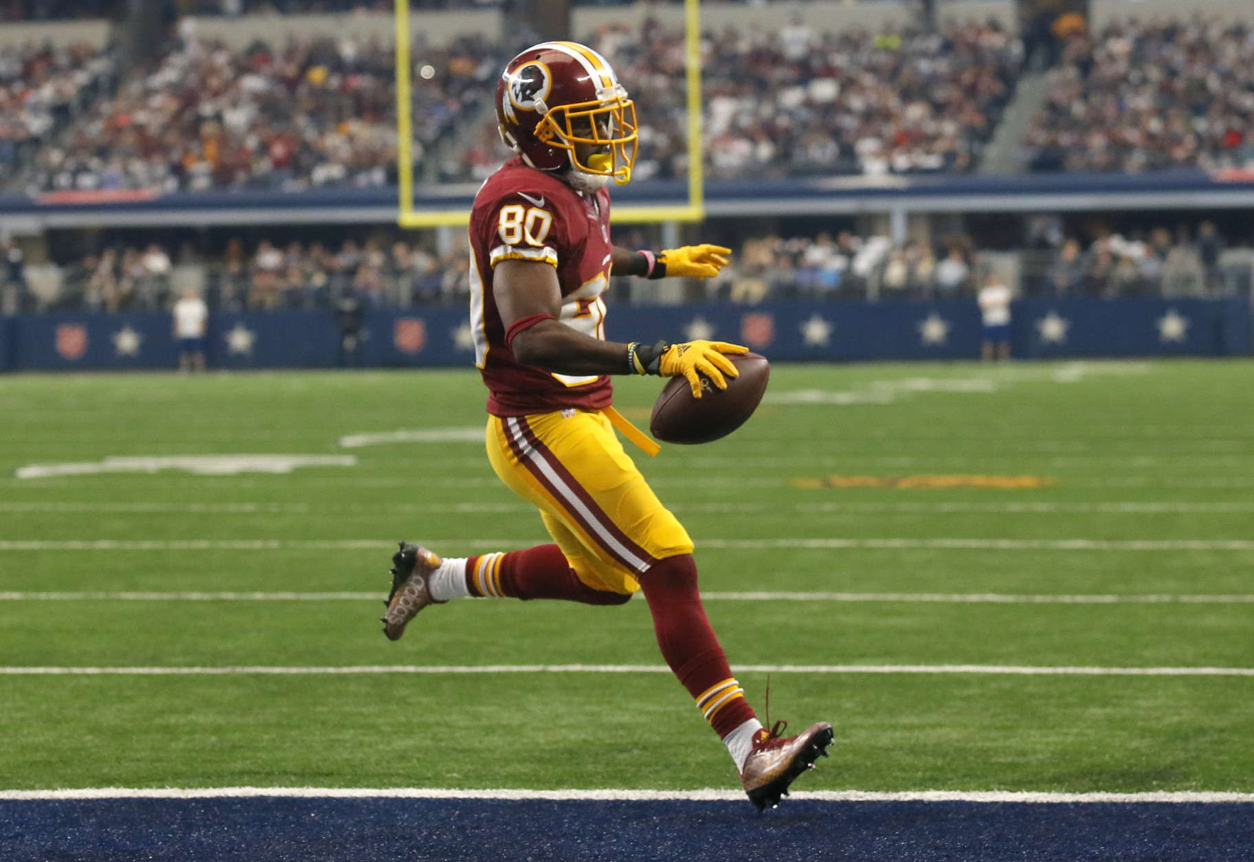 Washington Redskins wide receiver Jamison Crowder enters the end zone for a touchdown after catching a pass in the first half of an NFL football game against the Dallas Cowboys on Sunday, Jan. 3, 2016, in Arlington, Texas. (AP Photo/Michael Ainsworth)