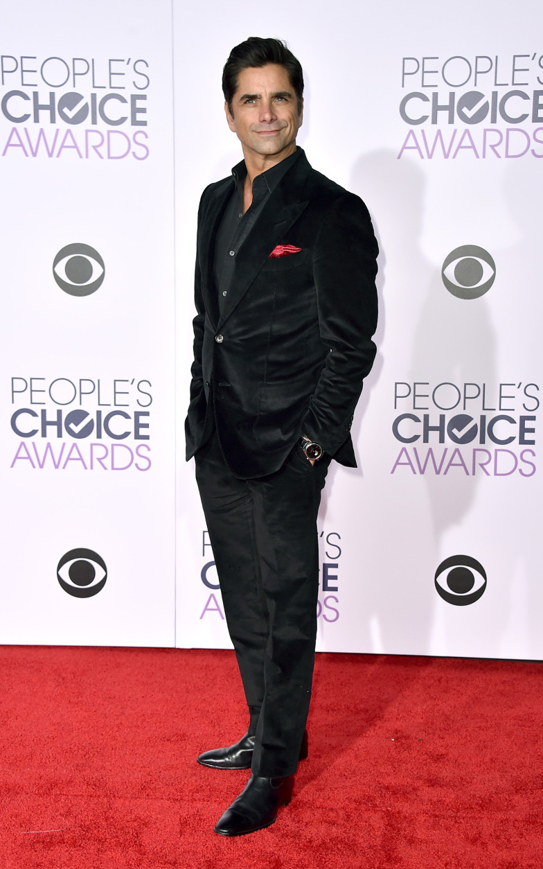 John Stamos arrives at the People's Choice Awards at the Microsoft Theater on Wednesday, Jan. 6, 2016, in Los Angeles. (Photo by Jordan Strauss/Invision/AP)