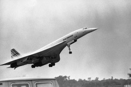 A French supersonic airliner Concorde takes off from New Orleans, Saturday, May 24, 1976, with French President Valery Giscard dEstaing aboard returning to Paris after a US visit. Monday the controversial aircraft is scheduled to be landing at Dulles International Airport near Washington on a trial period. (AP Photo)