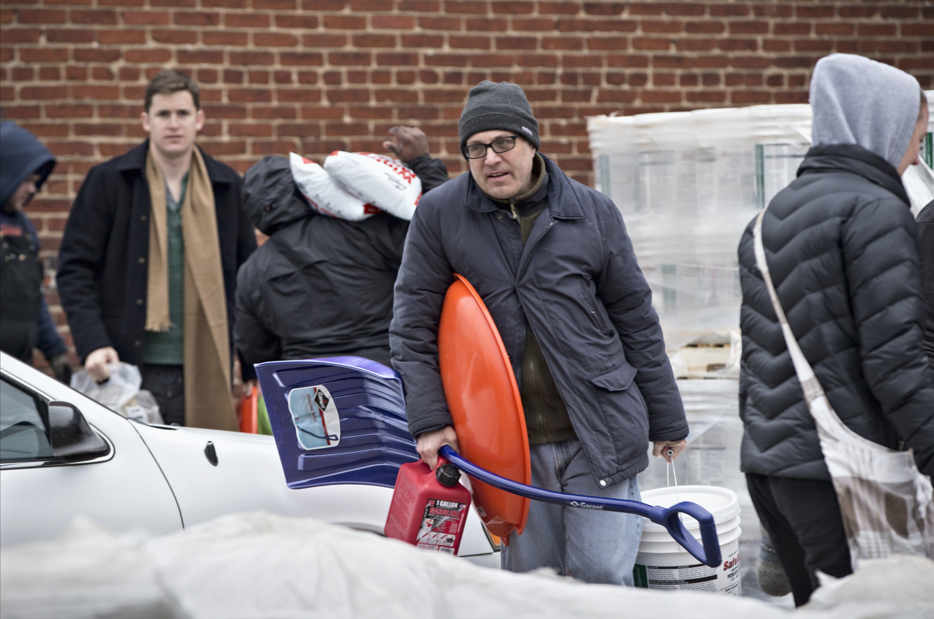 Residents of the Capitol Hill neighborhood in Washington flock to Frager's Hardware, Friday, Jan. 22, 2016, in prepartion for the anticipated blizzard heading to the the Eastern U.S. and threatening the District of Columbia with two feet of snow.  (AP Photo/J. Scott Applewhite)
