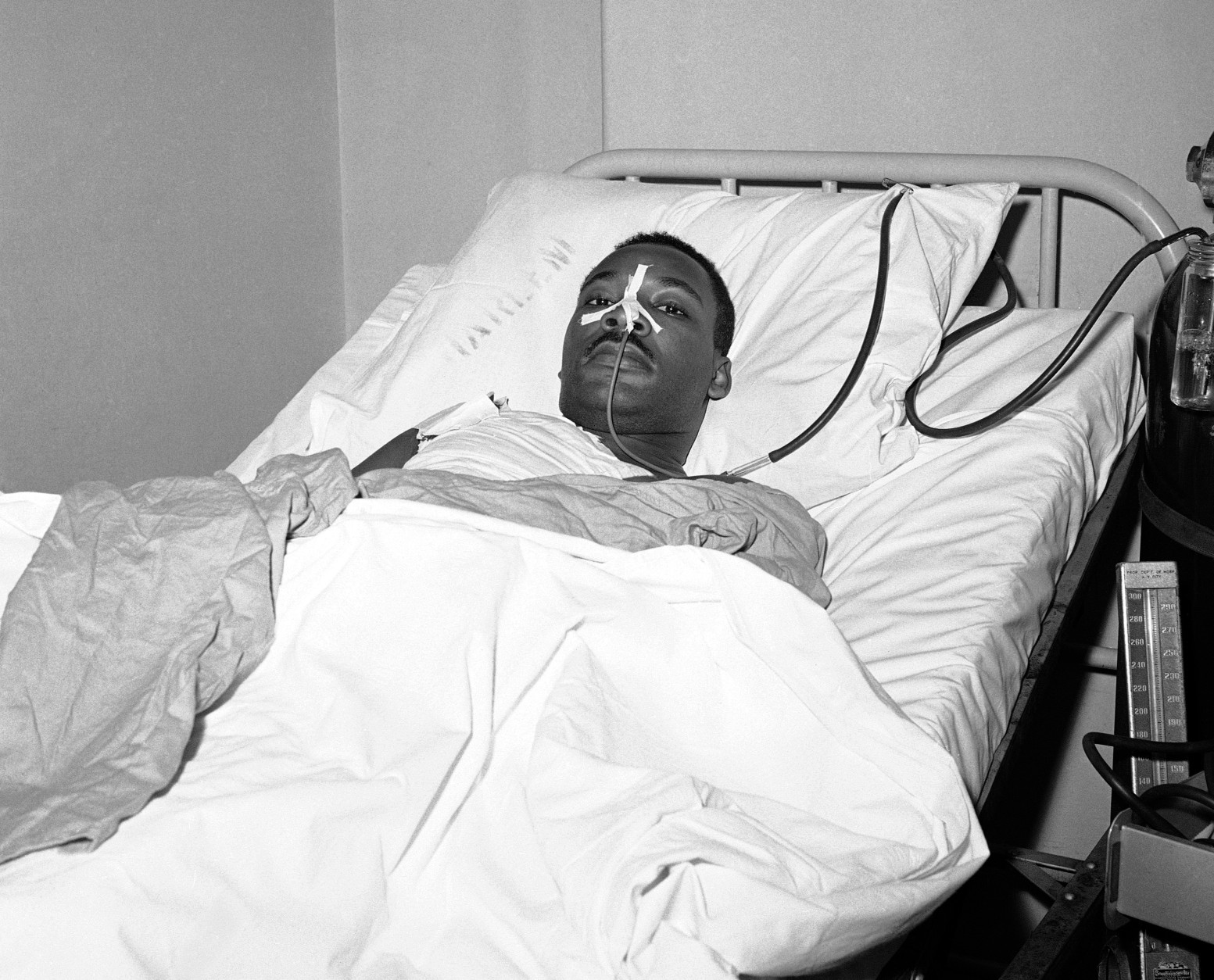 Martin Luther King Jr. recovers from surgery in bed at New York's Harlem Hospital on following an operation to remove steel letter opener from his chest after being stabbed by a mentally disturbed woman as he signed books in Harlem. The New York City surgeon, Dr. John W.V. Cordice, who was part of the medical team that saved King the nearly fatal stab wound has died at the age of 95. The death was announced Tuesday, Dec. 31, 2013, by the city agency that oversees Harlem Hospital Center, where Cordice was formerly an attending surgeon and chief of thoracic surgery. (AP Photo/John Lent., File)