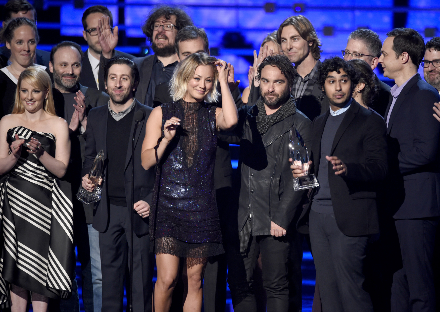 Kaley Cuoco, center, and the cast and crew of "The Big Bang Theory" accept the award for favorite network tv comedy at the People's Choice Awards at the Microsoft Theater on Wednesday, Jan. 6, 2016, in Los Angeles. (Photo by Chris Pizzello/Invision/AP)