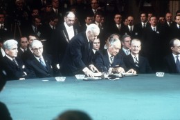 January 1973:  American Secretary of State, William Rogers (1969 - 1973), signing the Vietnam peace treaty in Paris. Also present to sign are Nguyen Duy Trinh, North Vietnam's minister of foreign affairs, the South Vietnamese foreign minister Tran Van Lam, American Secretary of State Henry Kissinger (1973 - 1974) and Vietnamese politician Le Duc Tho.  (Photo by Keystone/Getty Images)