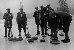 28th January 1924:  The British Curling team during the Winter Olympics at Chamonix, France.  (Photo by Topical Press Agency/Getty Images)