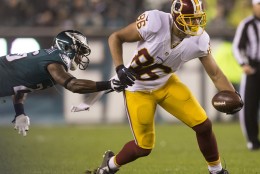 PHILADELPHIA, PA - DECEMBER 26: Jordan Reed #86 of the Washington Redskins runs past Walter Thurmond #26 of the Philadelphia Eagles on December 26, 2015 at Lincoln Financial Field in Philadelphia, Pennsylvania.  The Redskins defeated the Eagles 38-24. (Photo by Mitchell Leff/Getty Images) *** Local Caption *** Jordan Reed;Walter Thurmond