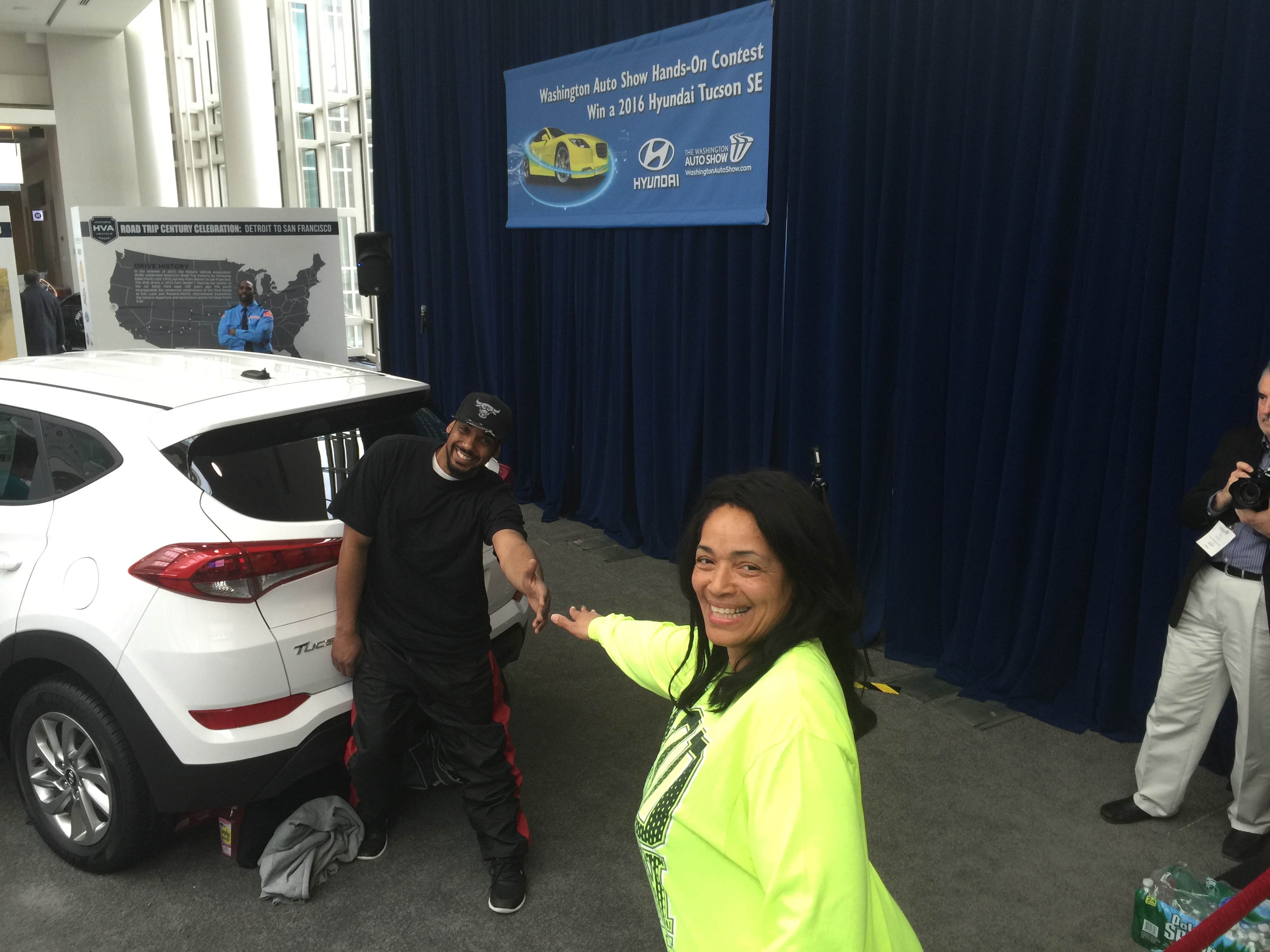 Maryland resident wins new car at Washington Auto Show, hands keys to mom