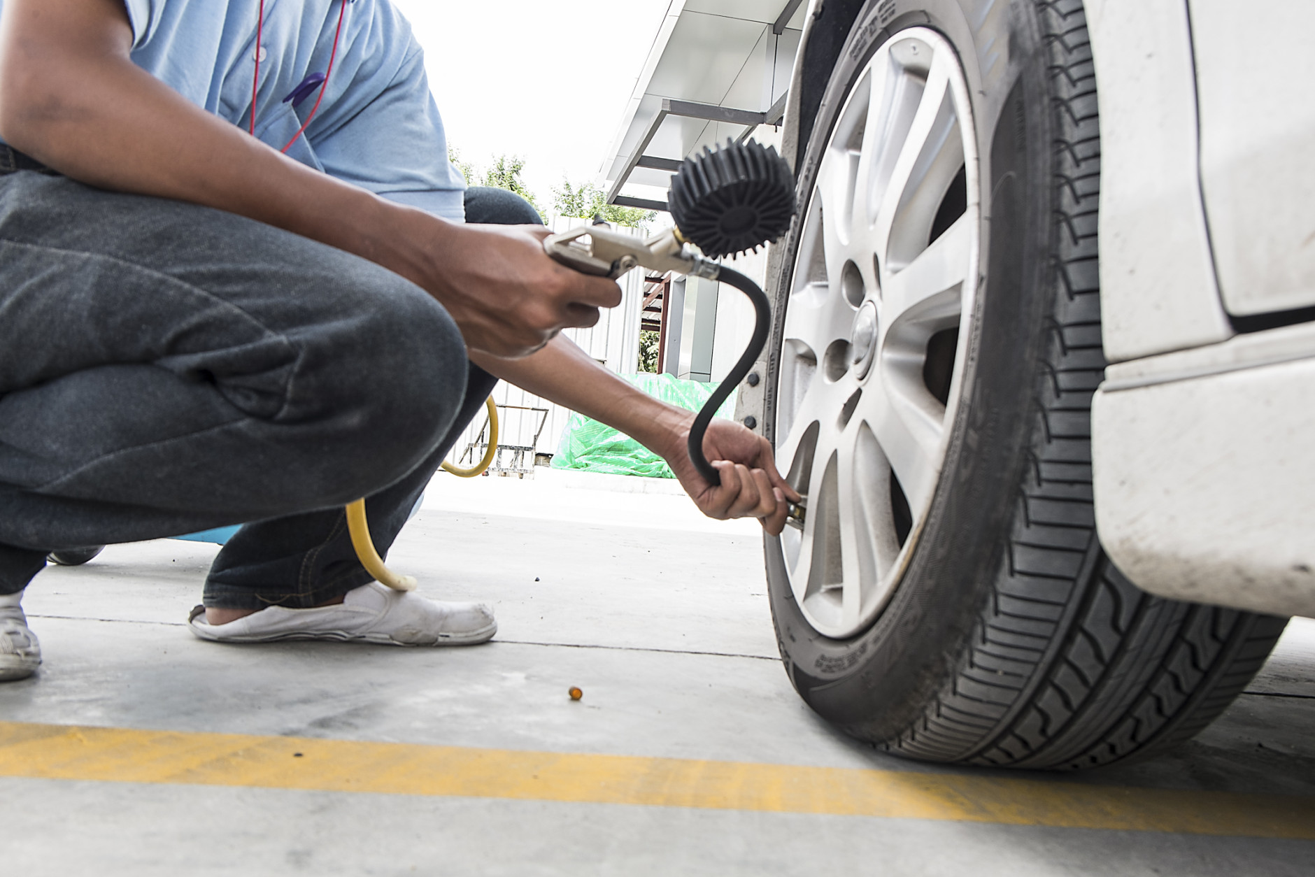 Cold weather robs air from tires. “I had to do my wife’s car three times because the light would come on," Bonds said. "It gets a little colder. It might take two or three trips to air the tires up and you’ll be good to go.” (Thinkstock)