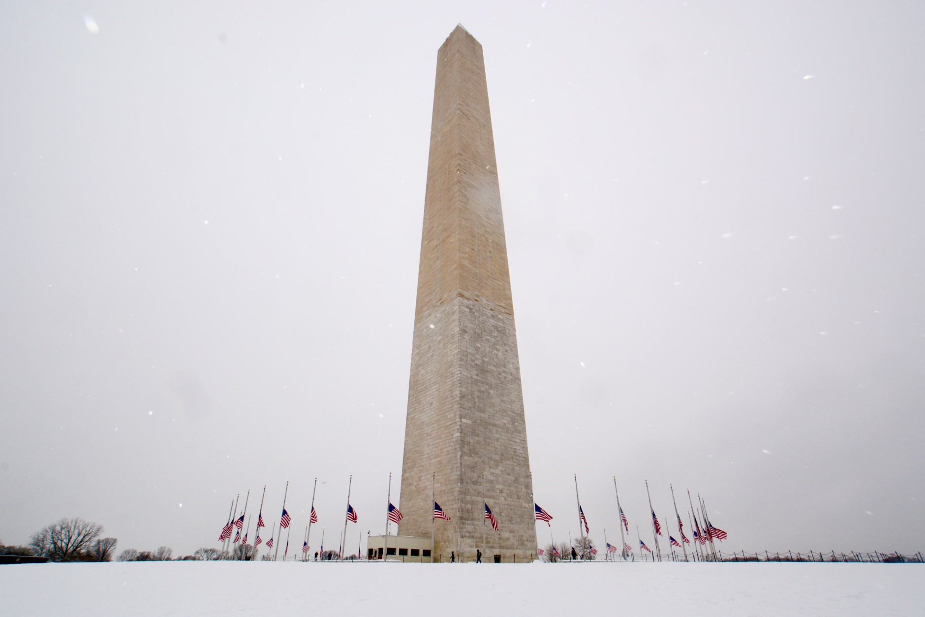 Here's a veiw of the Washington Monument in the midst of a Presidents Day snow storm on. (WTOP/Dave Dildine)