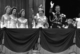 Britain's Queen Elizabeth II and Prince Philip, Duke of Edinburgh, gather with other members of the British royal family to greet supporters from the balcony at Buckingham Palace, following her coronation at Westminster Abbey. London, June. 2, 1953. (AP Photo/Priest)