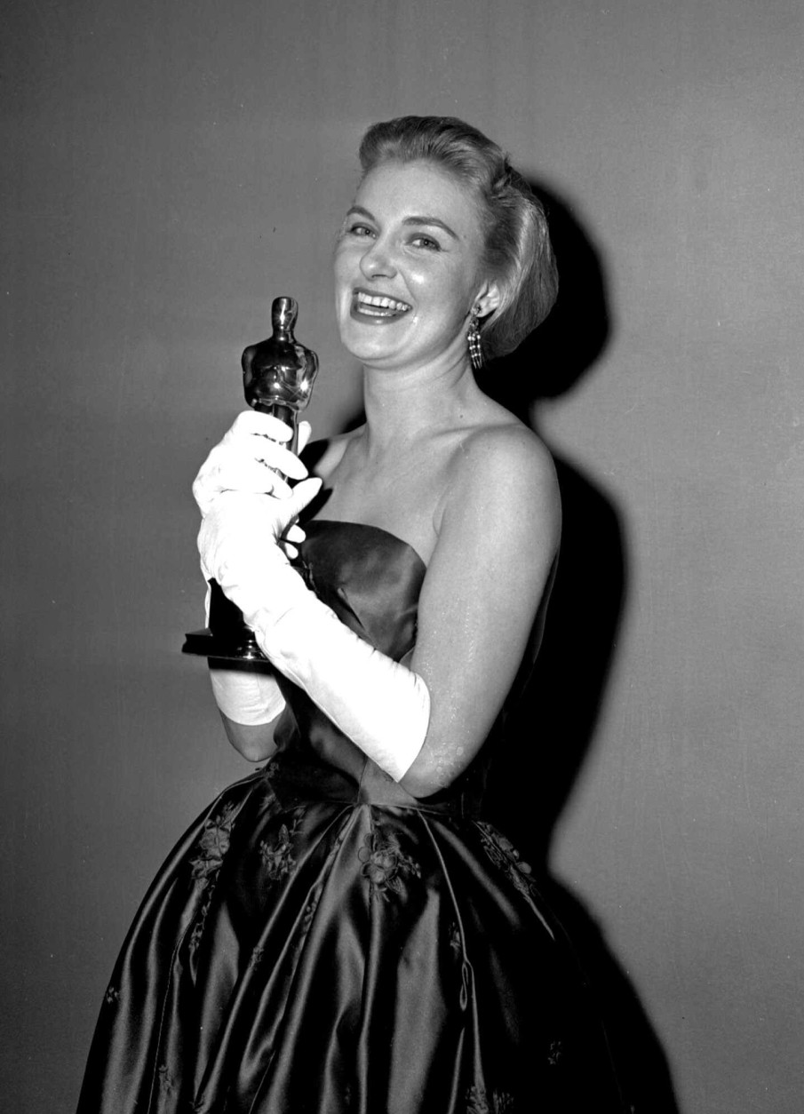 A smiling Joanne Woodward holds the Oscar she was awarded March 26,1958 in Hollywood. The award for best performance by an actress in 1957 was for her role in "The Three Faces of Eve." (AP Photo)