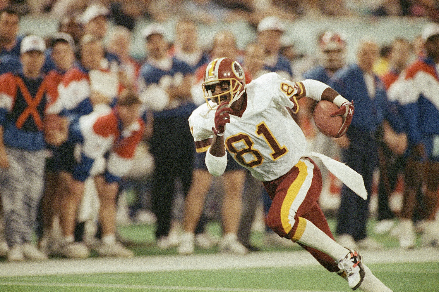 Washington Redskin wide reciever Art Monk picks up yardage after pulling in a pass during first quarter action in Sunday, Jan. 26, 1992 Super Bowl XXVI in Minneapolis, Minnesota. Monk caught five passes in the Redskins first drive. (AP Photo/David Longstreath)