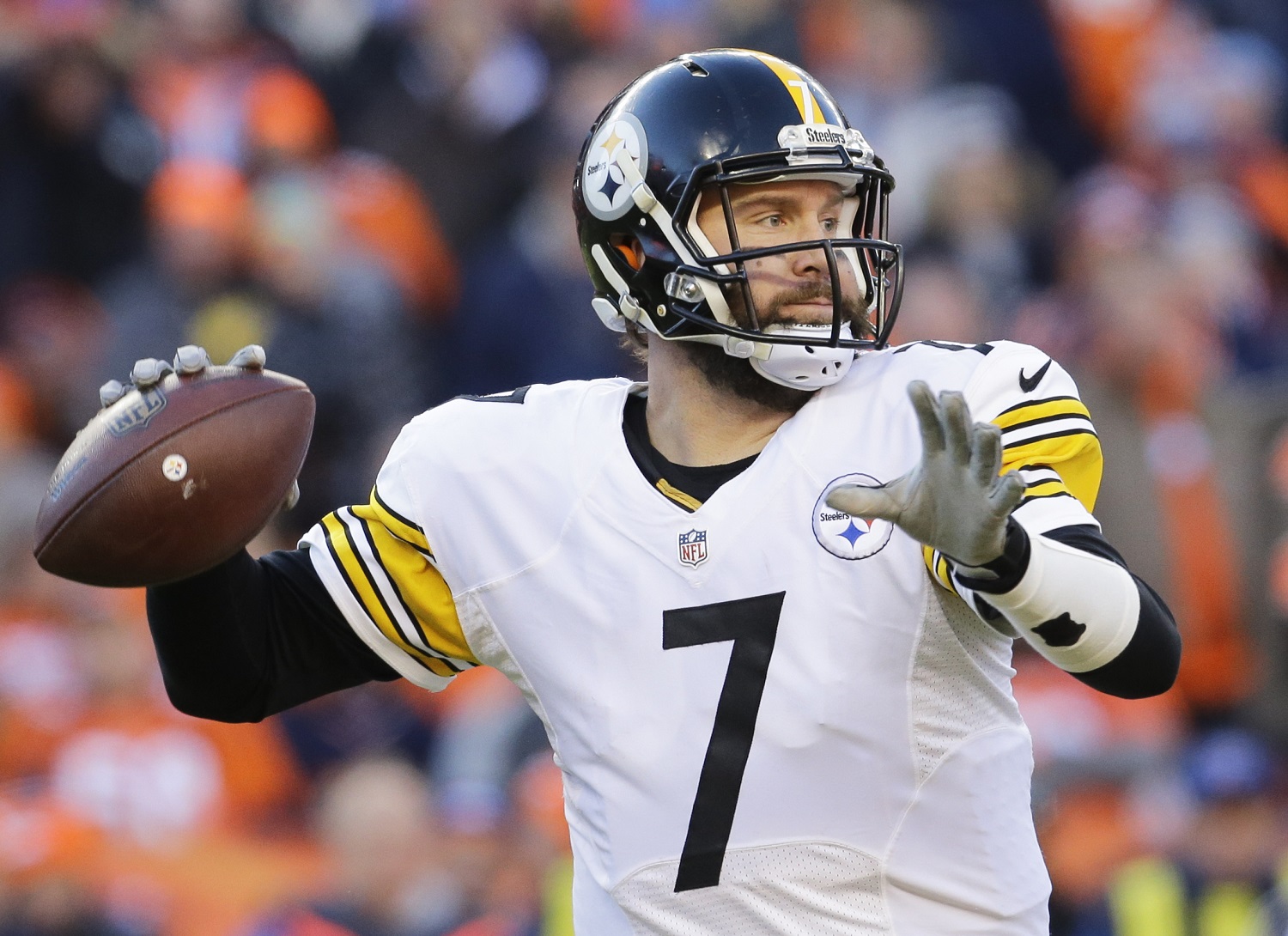Pittsburgh Steelers quarterback Ben Roethlisberger passes against the Denver Broncos during the first half in an NFL football divisional playoff game, Sunday, Jan. 17, 2016, in Denver. (AP Photo/Joe Mahoney)