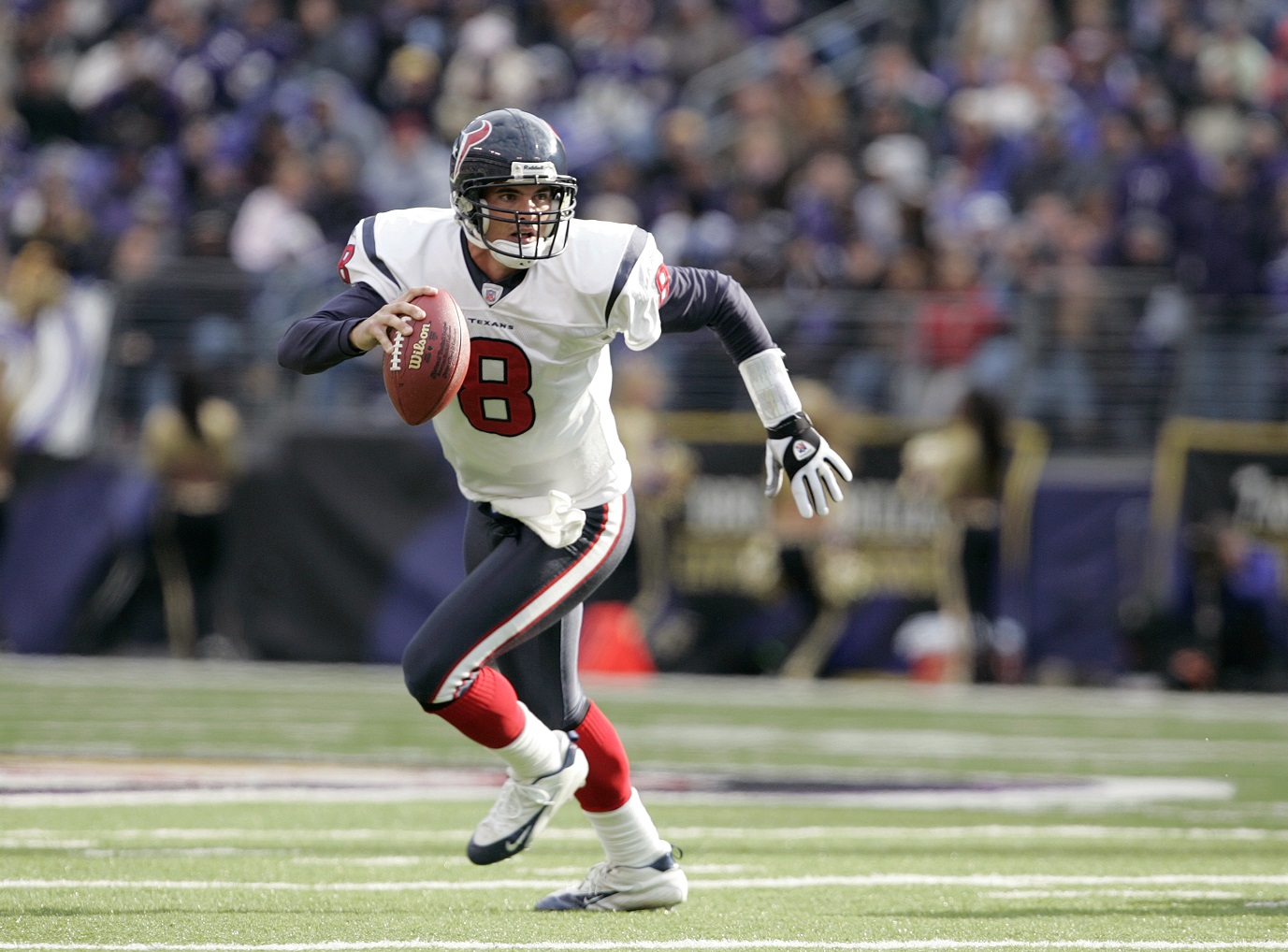 Houston Texans quarterback David Carr runs out of the pocket looking for a receiver during the first half against the Baltimore Ravens Sunday, Dec. 4, 2005 in Baltimore.(AP Photo/Chris Gardner)