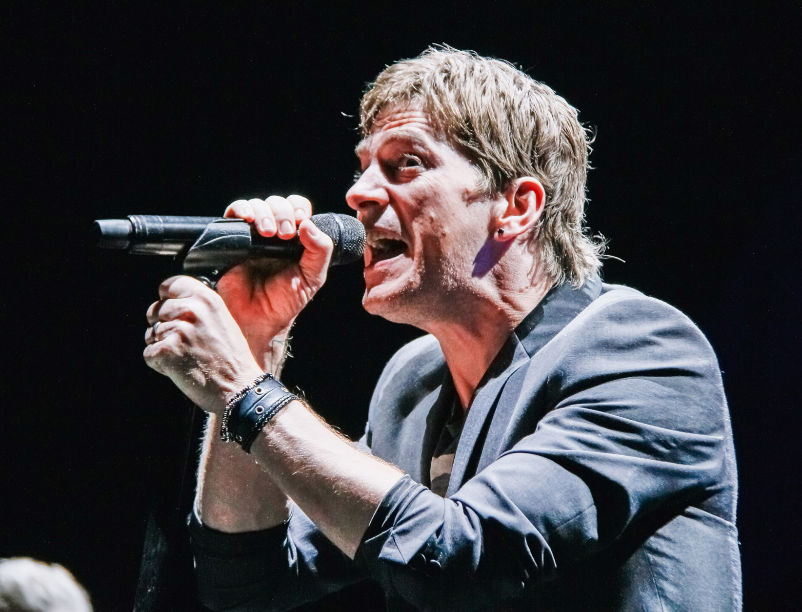 WANTAGH, NY - AUGUST 17:  Rob Thomas of Matchbox Twenty performs at Nikon at Jones Beach Theater on August 17, 2013 in Wantagh, New York.  (Photo by Janette Pellegrini/Getty Images)