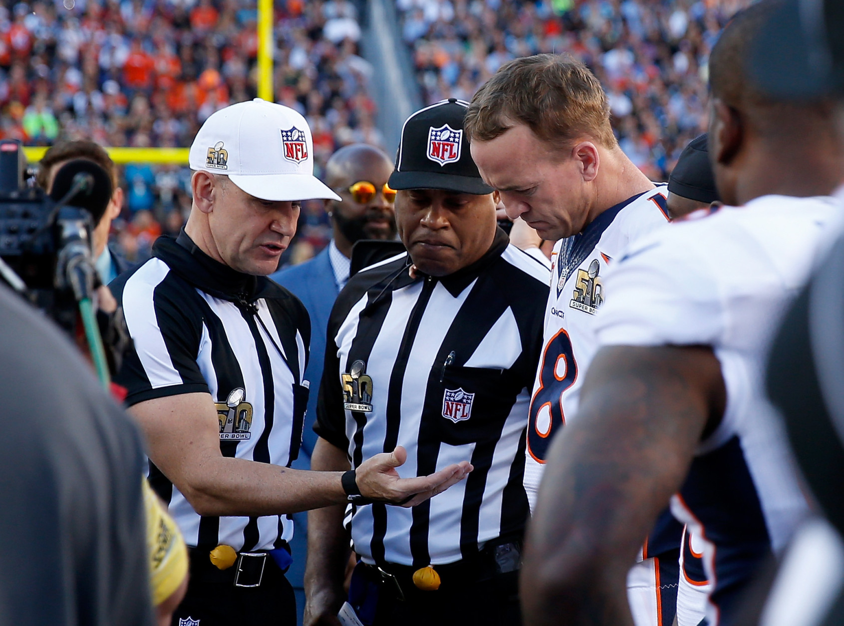 SANTA CLARA, CA - FEBRUARY 07:  Referee Clete Blakeman looks at the coin with  Peyton Manning #18 of the Denver Broncos prior to playing the Carolina Panthers in Super Bowl 50 at Levi's Stadium on February 7, 2016 in Santa Clara, California.  (Photo by Ezra Shaw/Getty Images)
