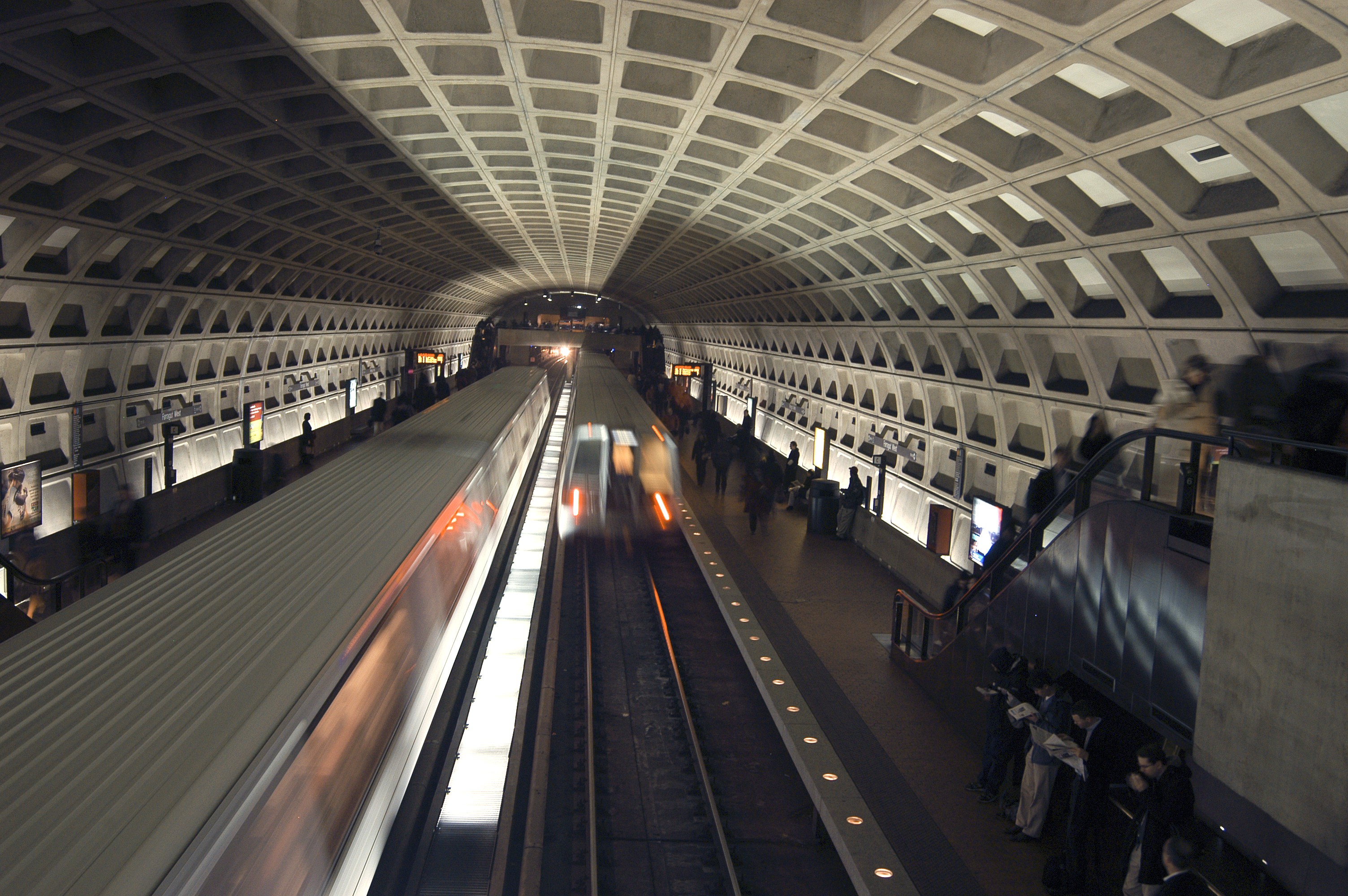 Metro to give some riders money back when trains are delayed