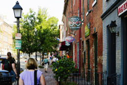 Bustling cities in nearby Maryland and Virginia offer a multitude of gastronomic, retail and entertainment options within easy reach of the nation's capital. (Getty Images) 