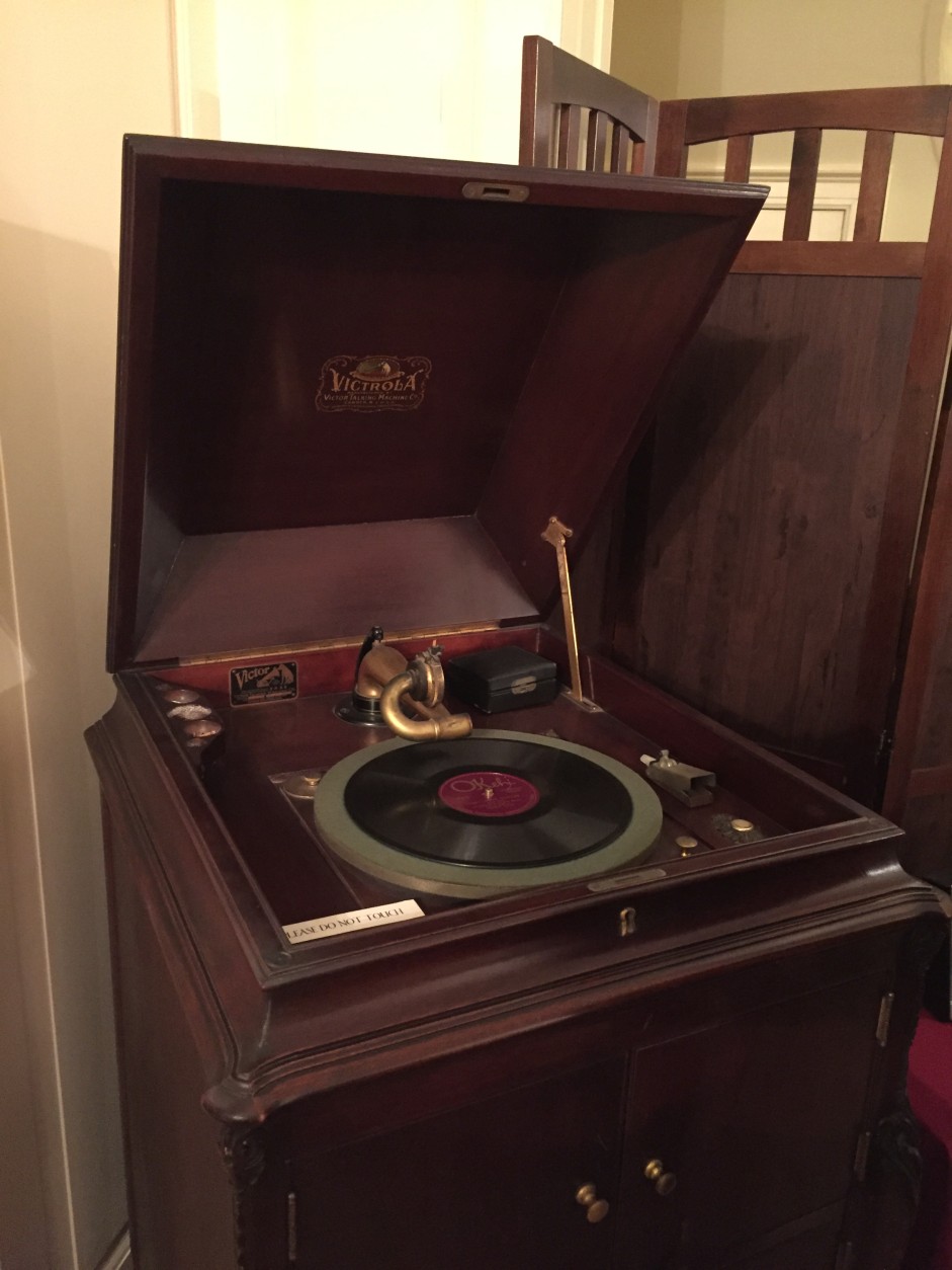This Victrola sits next to a ipod mini plugged into a wireless speaker which plays the old-time music heard throughout the upstairs. (WTOP/Mike McMearty)