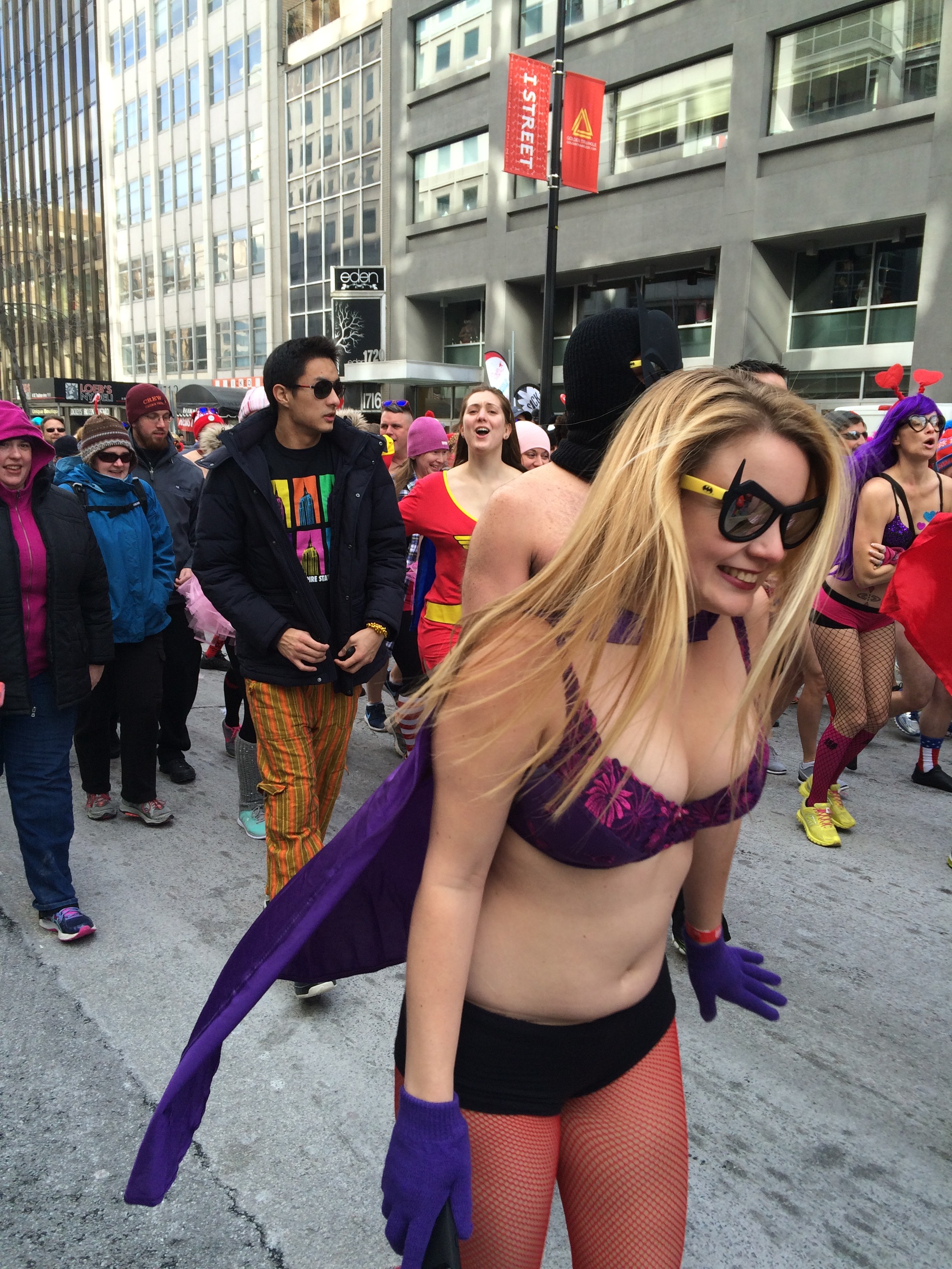 Runners brave bitter cold for Cupid’s Undie Run