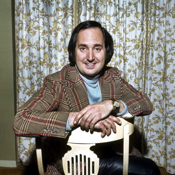 LONDON, UK - 1976:Neil Sedaka (born March 13, 1939) is an American pop/rock singer, pianist, and composer. His career has spanned nearly 55 years, during which time he has sold millions of records as an artist and has written or co-written over 500 songs for himself and other artists, collaborating mostly with lyricists Howard Greenfield and Phil Cody. (Photo by George Wilkes/Hulton Archive/Getty Images)