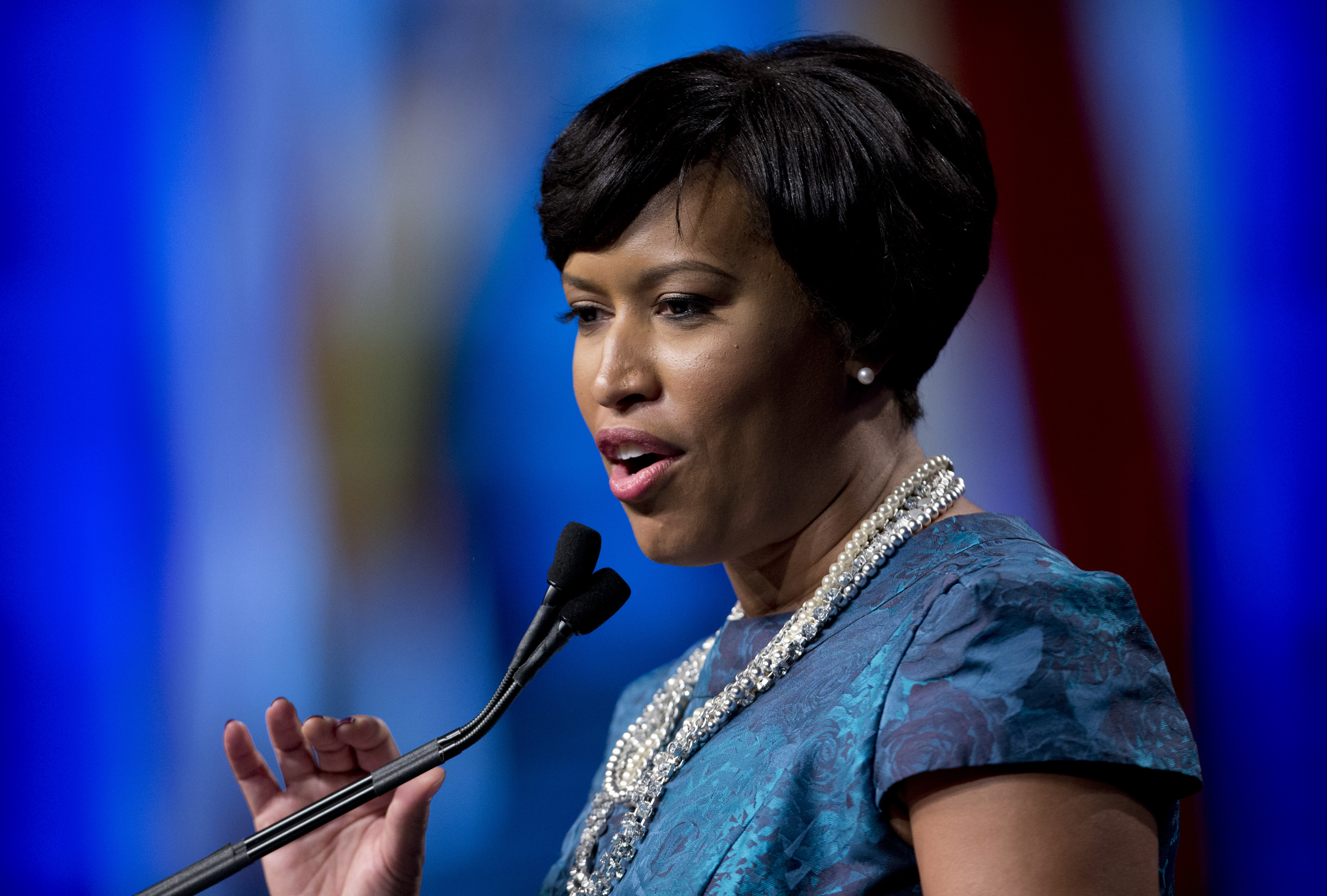D.C. mayor outlines plans for minimum wage, public safety in address