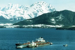 Exxon Valdez oil tanker along side The Exxon Baton Rouge in Prince William, Alaska after it ran aground on 26 March, 1989 creating an oil spill. (AP Photo)