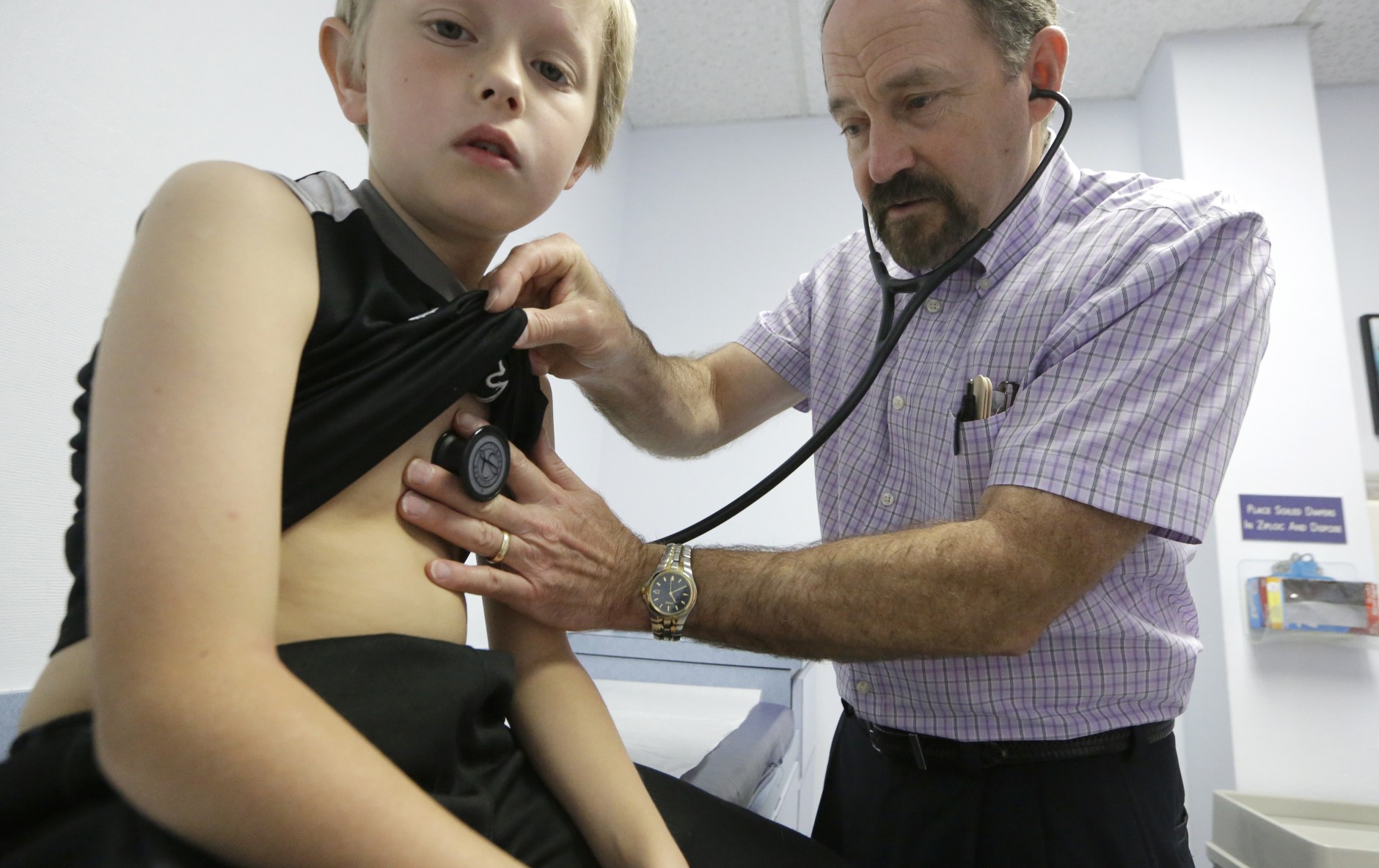 Poll: Parents wary of online ratings for doctors