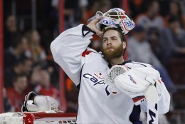 Washington Capitals' Braden Holtby in action during an NHL hockey game against the Philadelphia Flyers, Wednesday, March 30, 2016, in Philadelphia. (AP Photo/Matt Slocum)