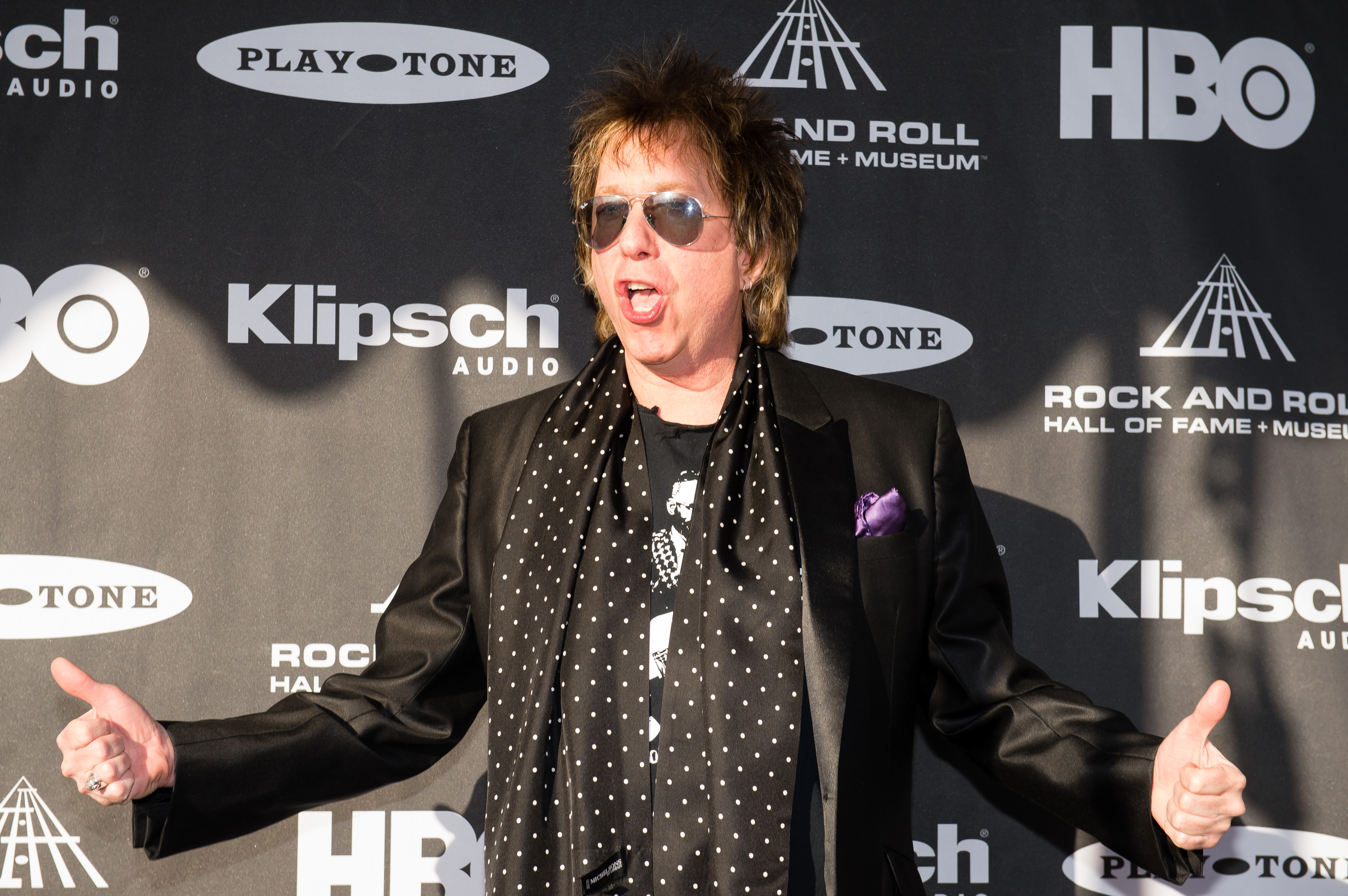 Rock Hall of Famer Ricky Byrd promotes Rock & Roll For Children online auction