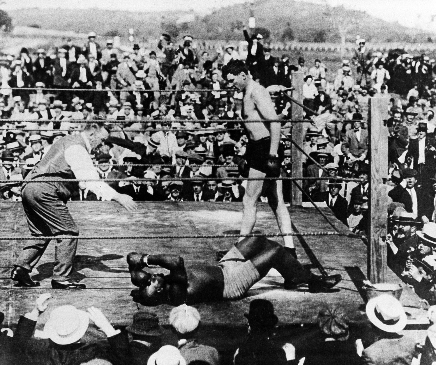 Heavyweight championship bout between Jess Willard and Jack Johnson, April 5, 1915, at Havana Cuba. Willard knocked out Johnson in the 26th round (old count) to win bout and title from Johnson. (AP Photo)